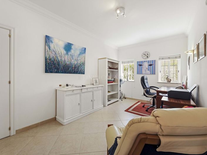 Image No.14-4 Bed Property for sale