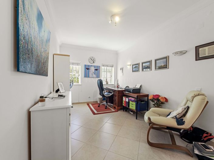 Image No.15-4 Bed Property for sale