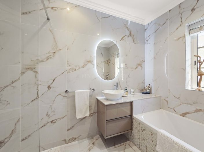 Image No.19-4 Bed Property for sale