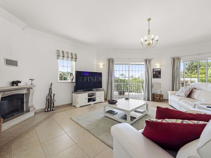 Image No.4-4 Bed Property for sale