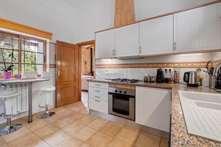 Image No.12-3 Bed Property for sale