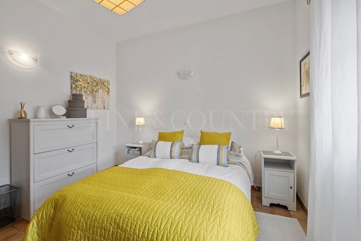 Image No.18-3 Bed Property for sale