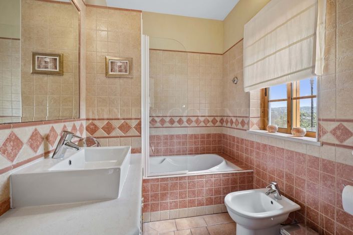 Image No.25-3 Bed Property for sale