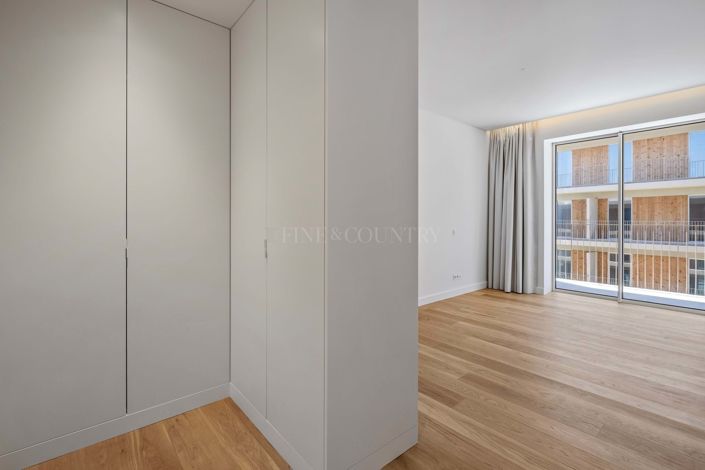 Image No.17-3 Bed Apartment for sale