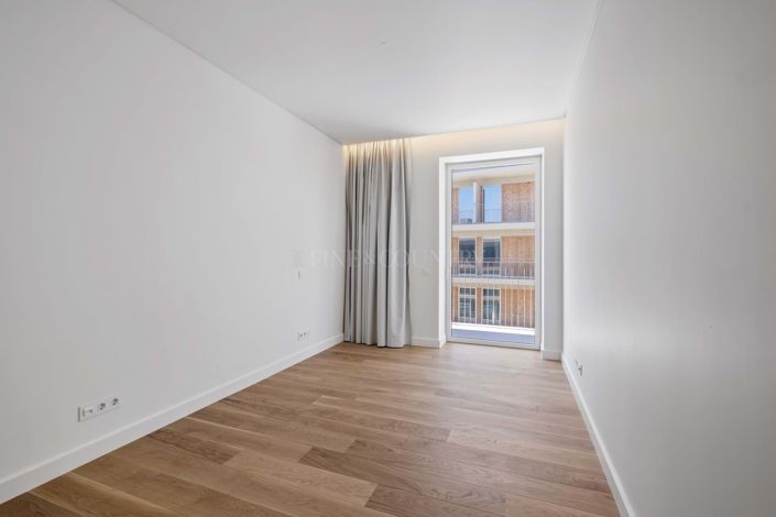 Image No.21-3 Bed Apartment for sale