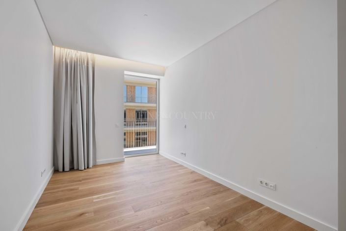 Image No.25-3 Bed Apartment for sale