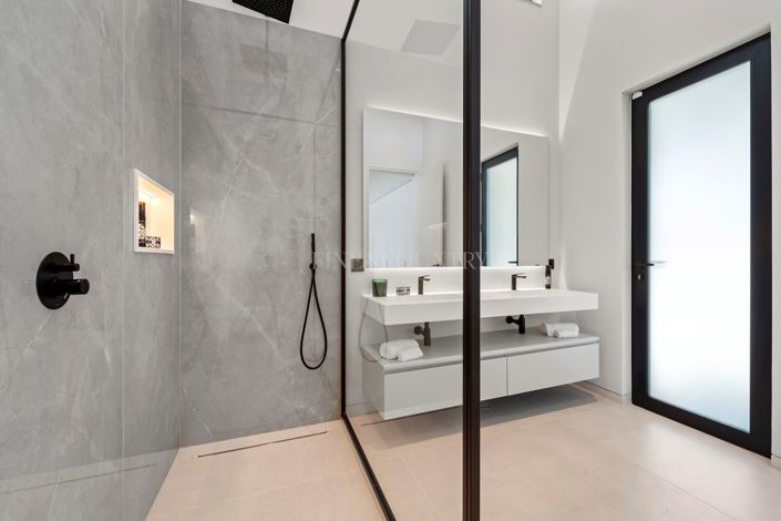 Image No.23-7 Bed Villa for sale