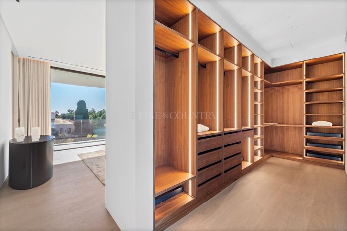 Image No.37-7 Bed Villa for sale