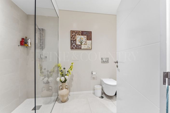 Image No.20-4 Bed Townhouse for sale