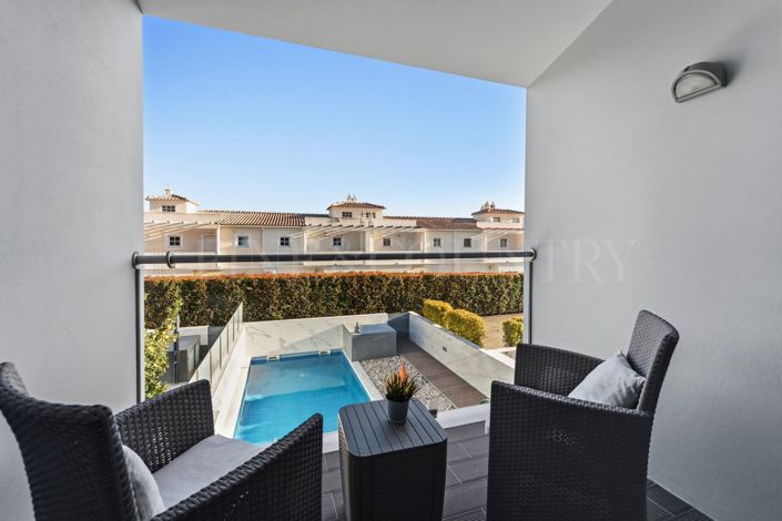 Image No.27-4 Bed Townhouse for sale