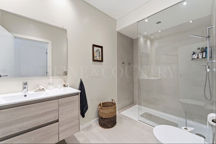 Image No.28-4 Bed Townhouse for sale