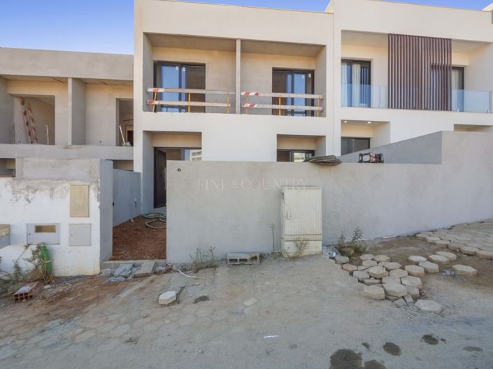 Image No.2-4 Bed Townhouse for sale