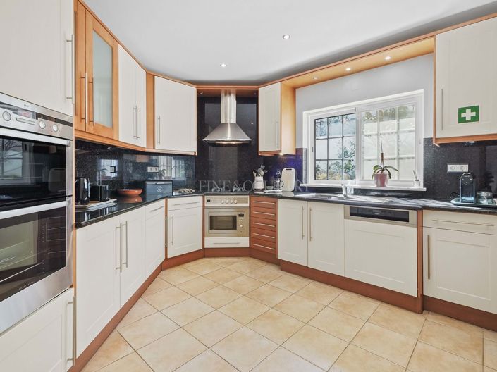 Image No.16-3 Bed Property for sale