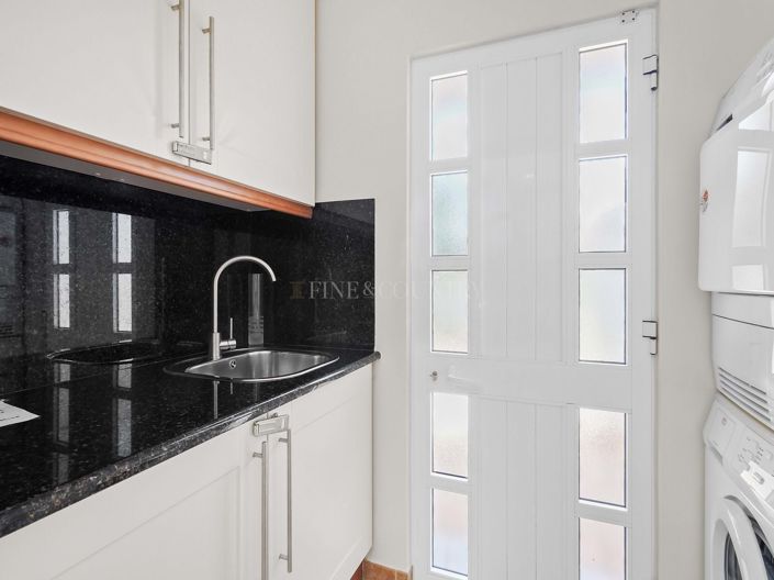 Image No.18-3 Bed Property for sale