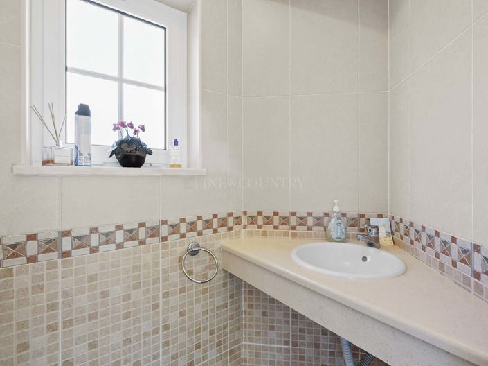 Image No.21-3 Bed Property for sale