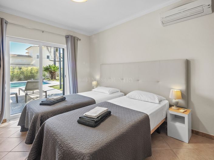 Image No.22-3 Bed Property for sale