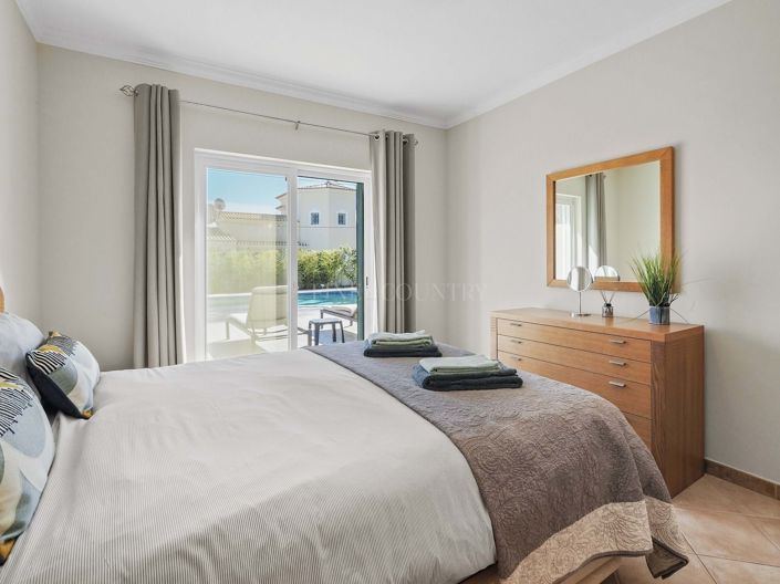 Image No.26-3 Bed Property for sale