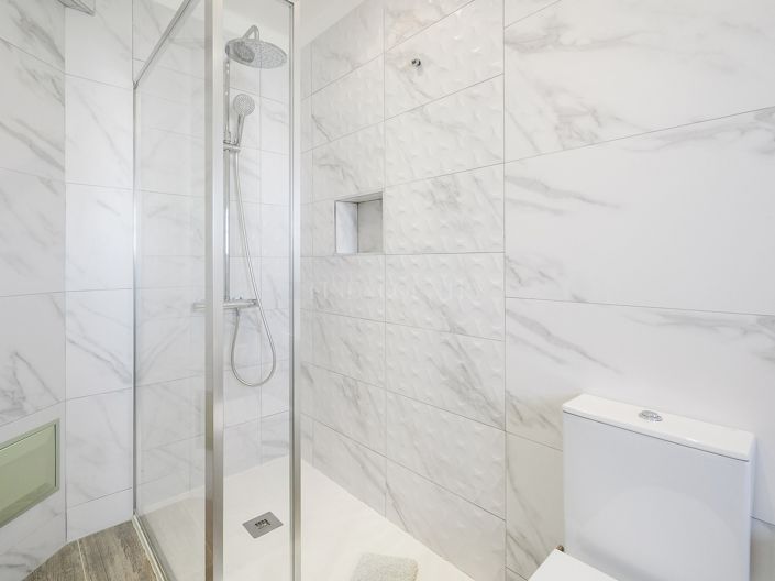 Image No.28-3 Bed Property for sale