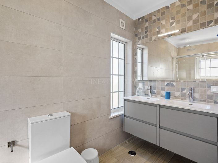 Image No.38-3 Bed Property for sale