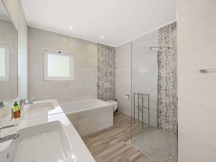 Image No.21-4 Bed Villa for sale