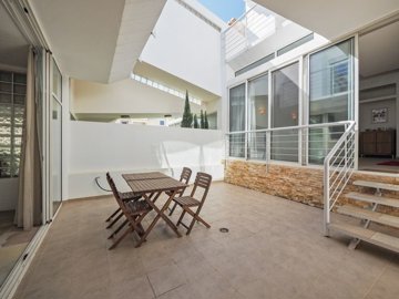 2104-372348-14d4e763c151089fe37f379b2f9be1ace