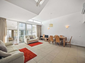 2104-372348-14d4e763c151089fe37f379b2f9be1ace