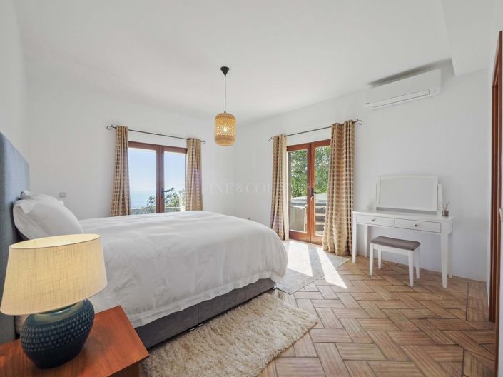 Image No.10-4 Bed Property for sale