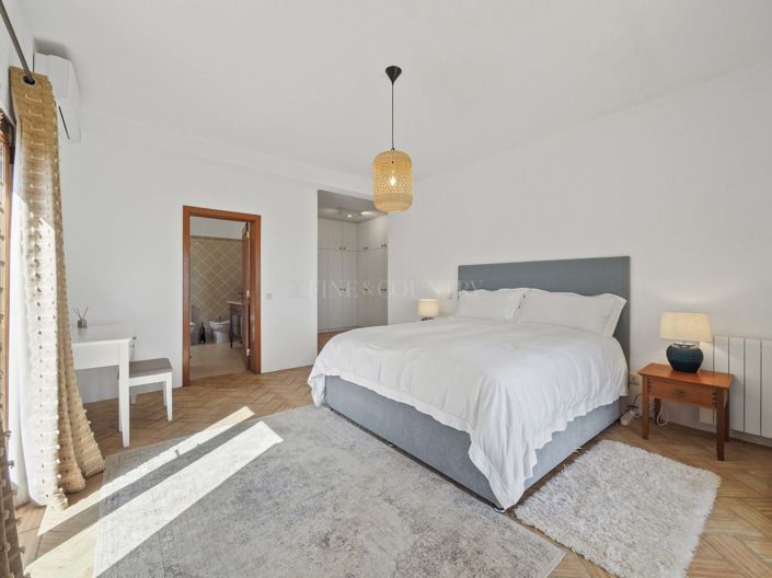 Image No.11-4 Bed Property for sale