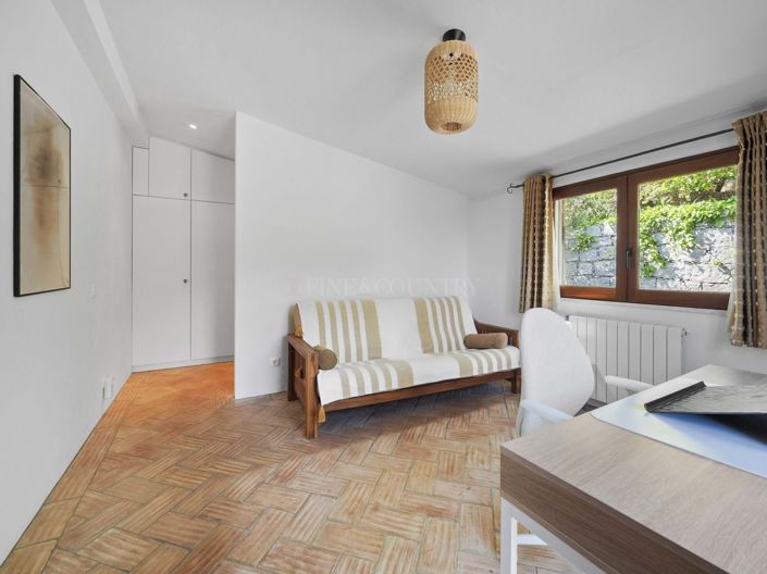 Image No.22-4 Bed Property for sale