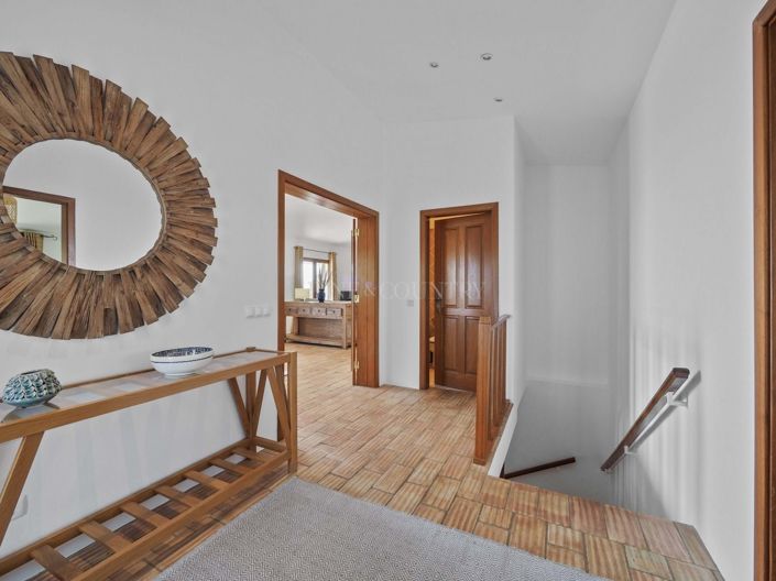 Image No.26-4 Bed Property for sale