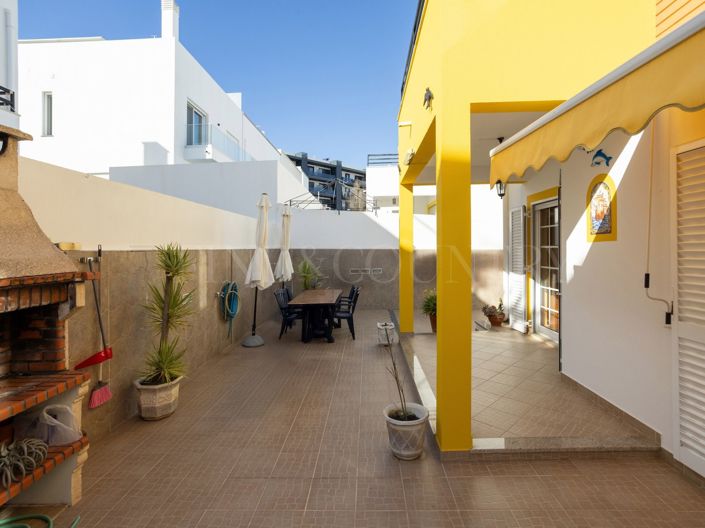 Image No.16-4 Bed Semi-Detached for sale