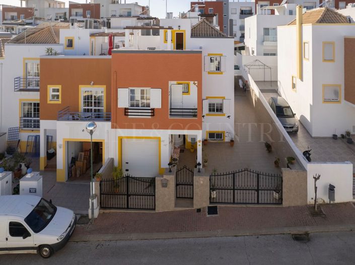 Image No.6-4 Bed Semi-Detached for sale