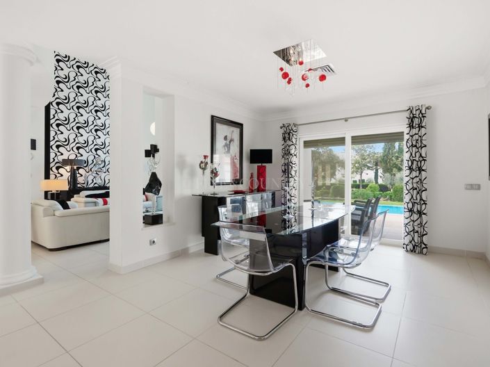 Image No.12-4 Bed Property for sale