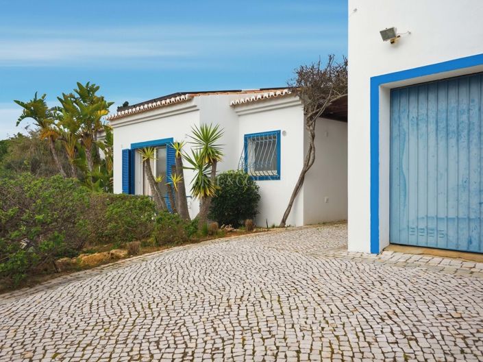 Image No.26-3 Bed Property for sale