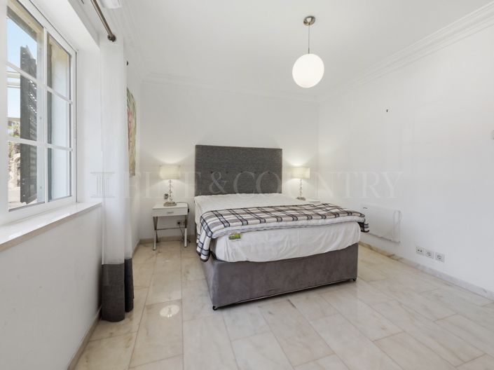 Image No.19-5 Bed Property for sale