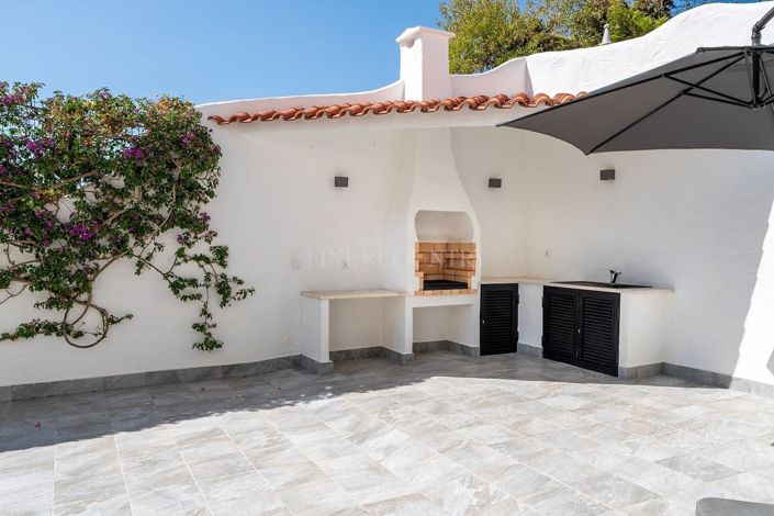 Image No.22-5 Bed Property for sale