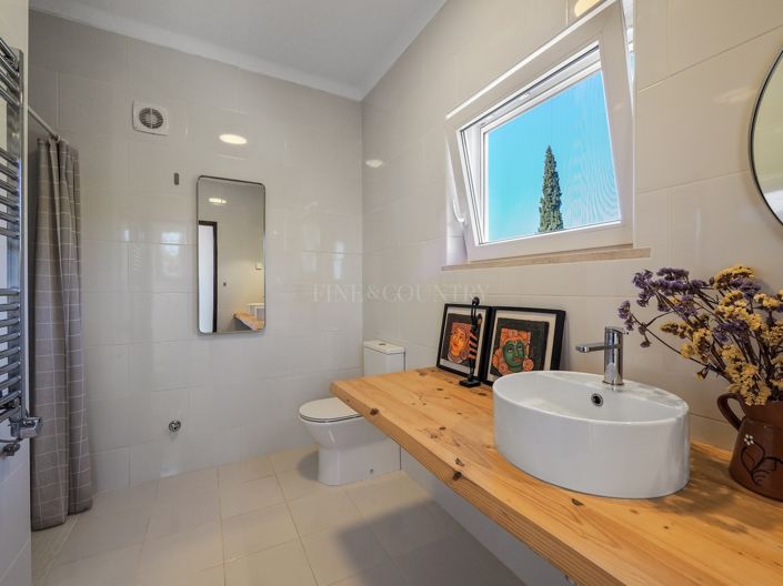 Image No.20-3 Bed Property for sale