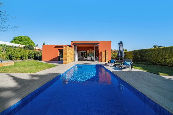 Image No.10-4 Bed Property for sale