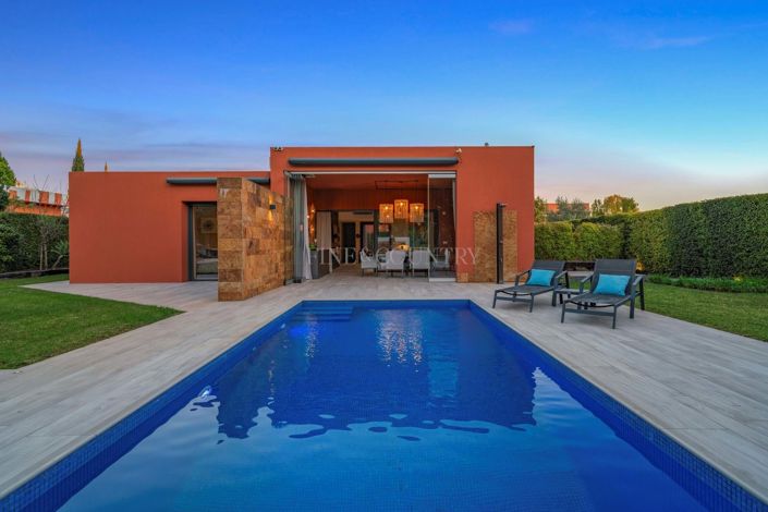 Image No.2-4 Bed Property for sale