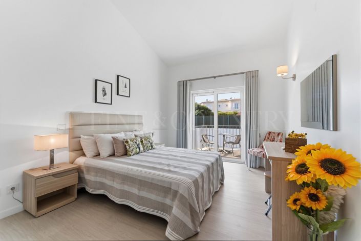 Image No.29-4 Bed Townhouse for sale