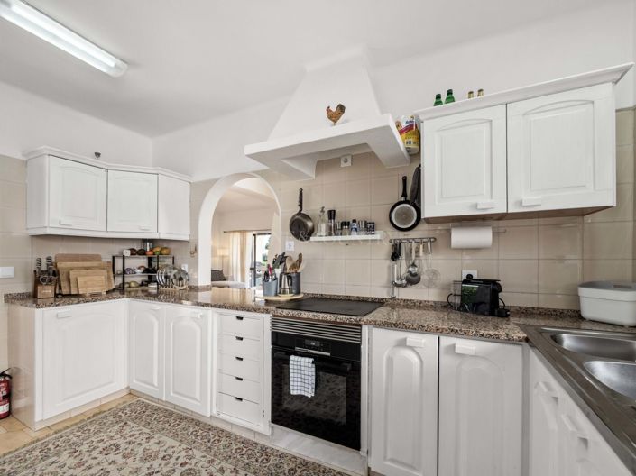 Image No.11-2 Bed Property for sale