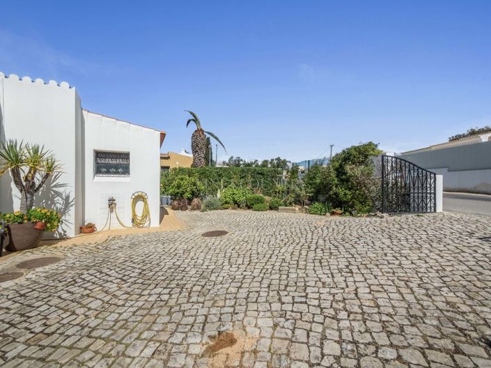 Image No.36-2 Bed Property for sale