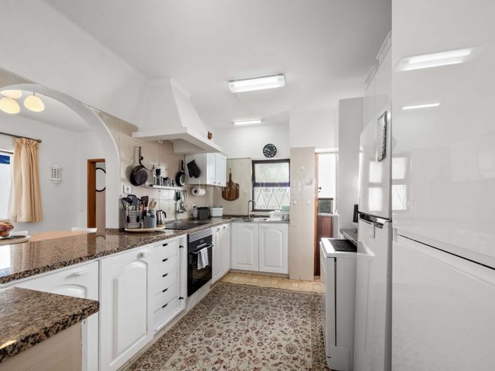 Image No.9-2 Bed Property for sale