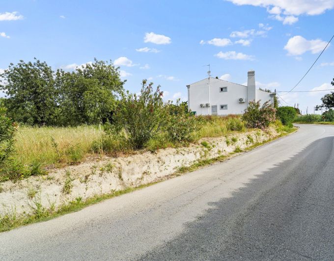 Image No.4-4 Bed Property for sale
