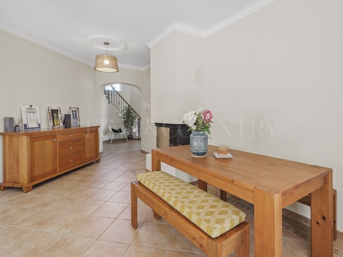 Image No.11-3 Bed Property for sale