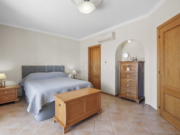 Image No.38-3 Bed Property for sale