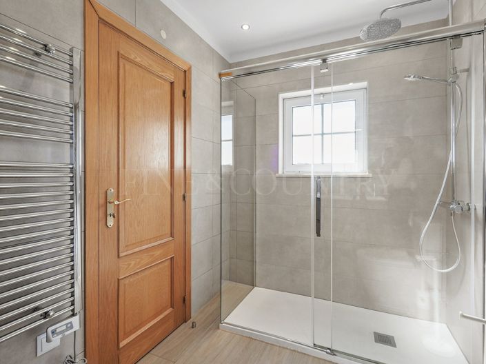 Image No.40-3 Bed Property for sale