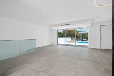 2104-264982-14d4e763c151089fe37f379b2f9be1ace