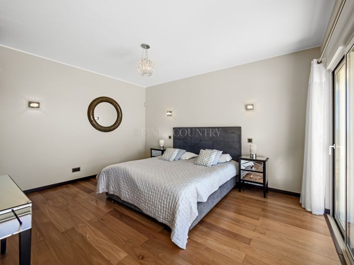 Image No.18-5 Bed Property for sale