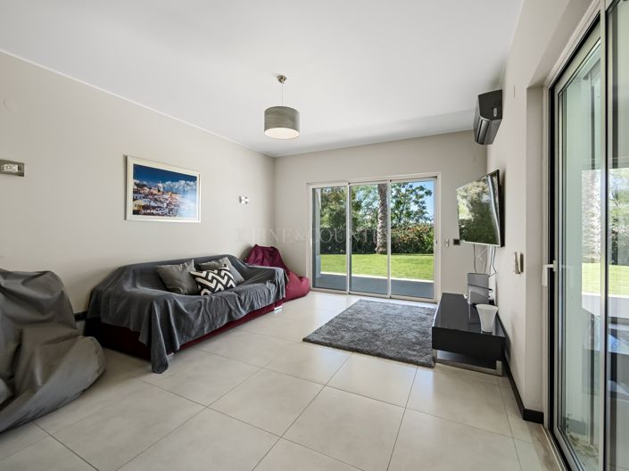 Image No.6-5 Bed Property for sale